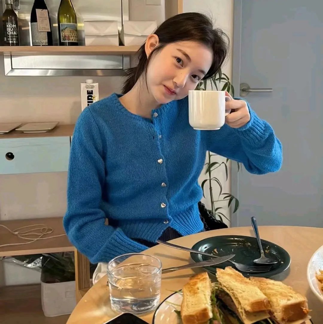 追梦的黎族女娃娃